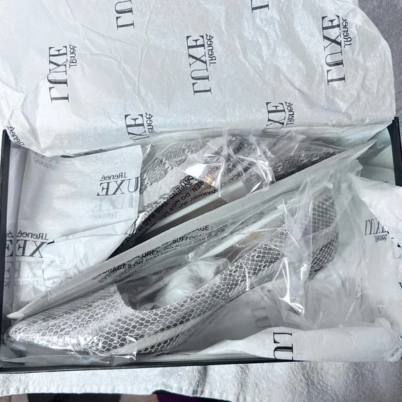 NWT & Box. Luxe J Renee Snake Skin, Size 10 , Kitten heel. Dust bag included- - Picture 13 of 13